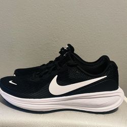 Nike Revolution Women’s Size 7