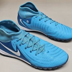 Men's 8 NIKE PHANTOM LUNA II ACADEMY TF BLUE FURY FJ2566-400 SOCCER TURF CLEATS

Size 8. Used a couple times only. from non smoking pet free home. Wil
