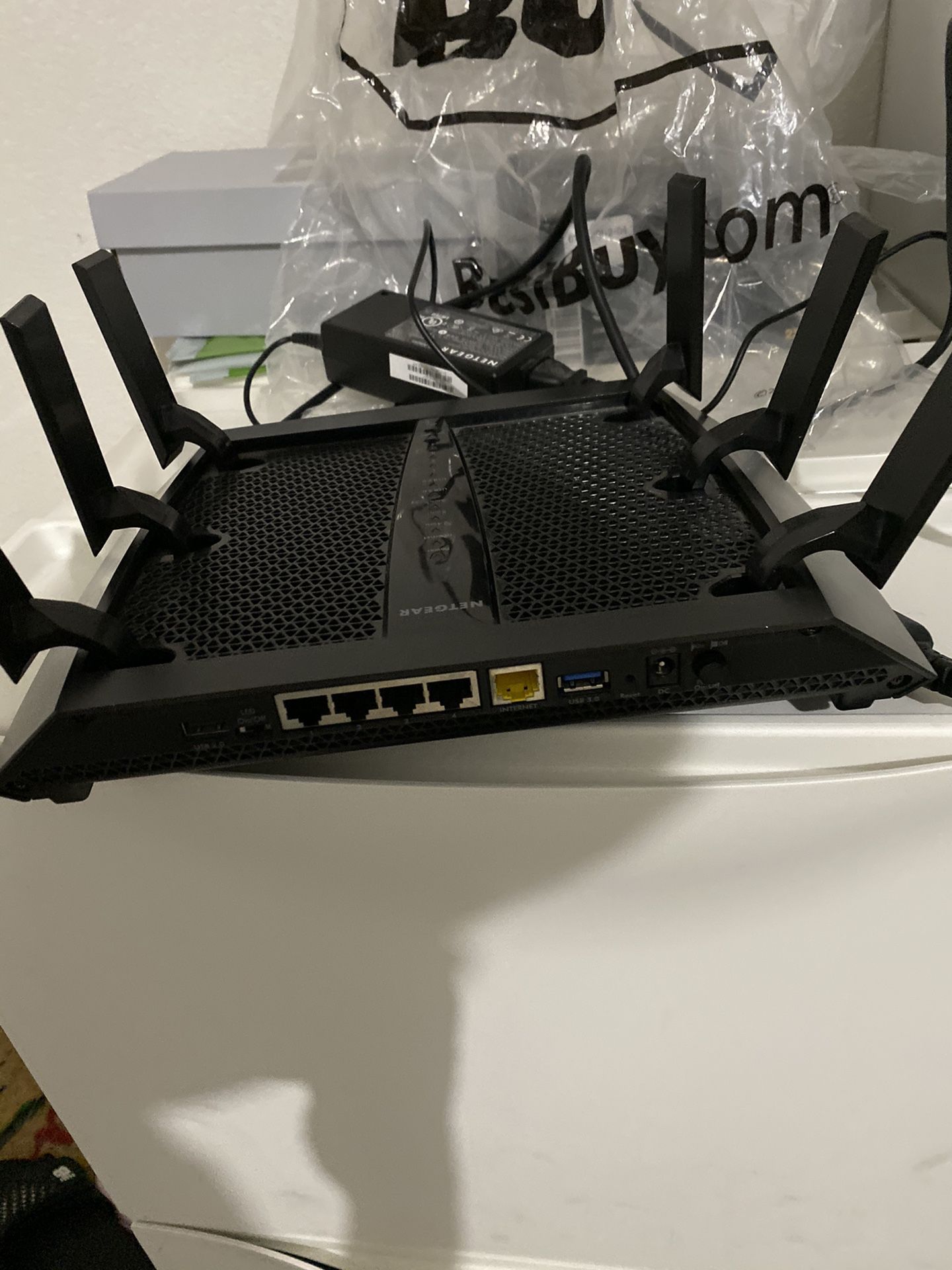 Netgear Night hawk AC3200 Wifi router