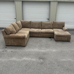 Clive Daniels Sectional