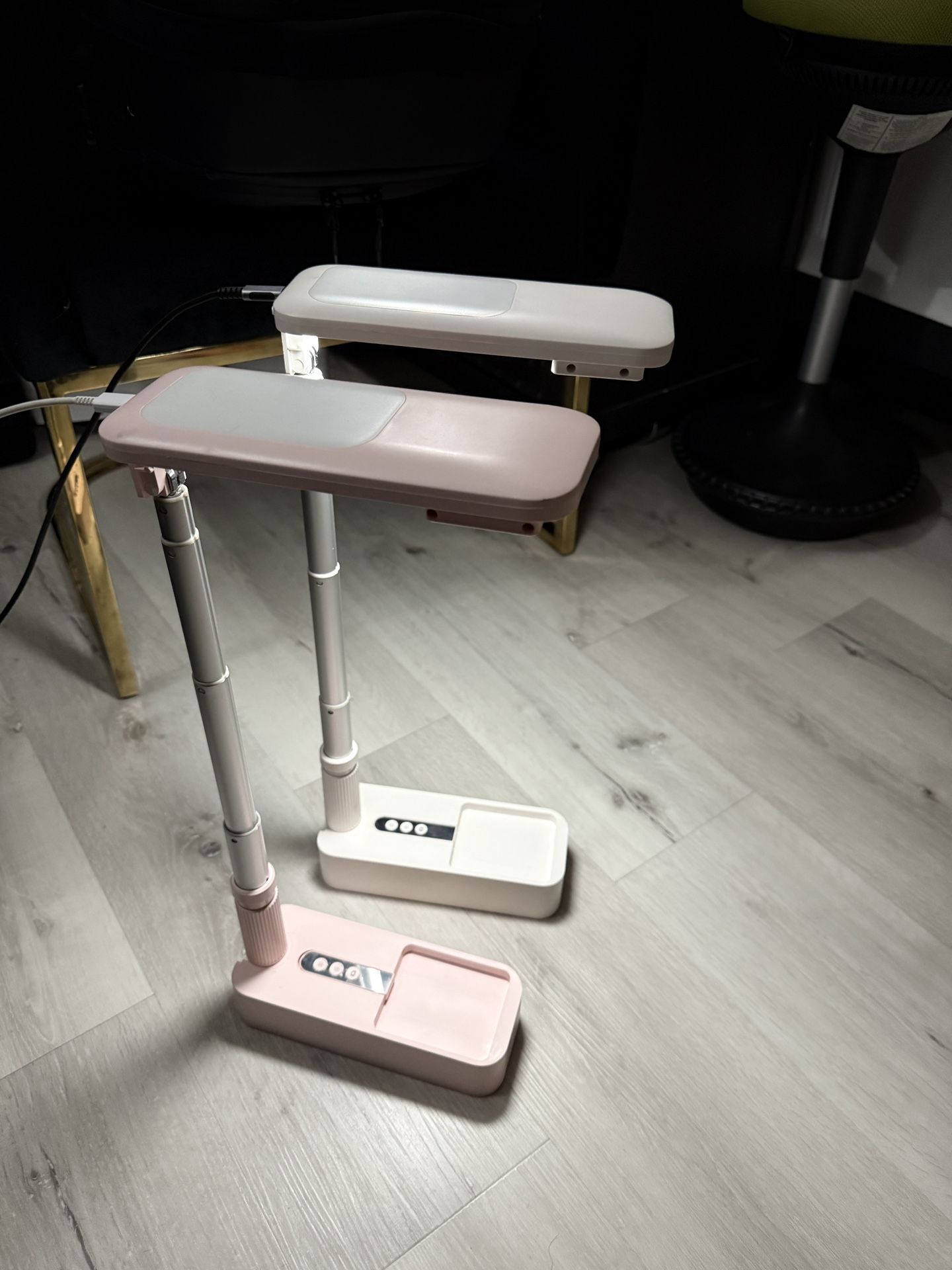 Battery Powered Desk Lamp with Selfie phone holder