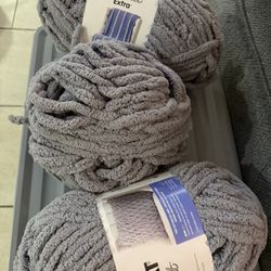 Bernat Blanket Extra- Gray