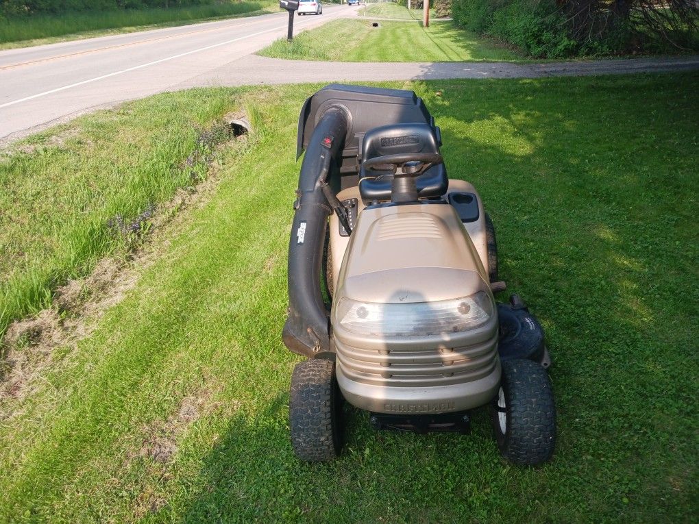 Craftsman LTX1000 Riding Lawn Mower 21.5horse 42inch Deck for Sale in