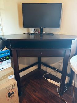 Corner Desk