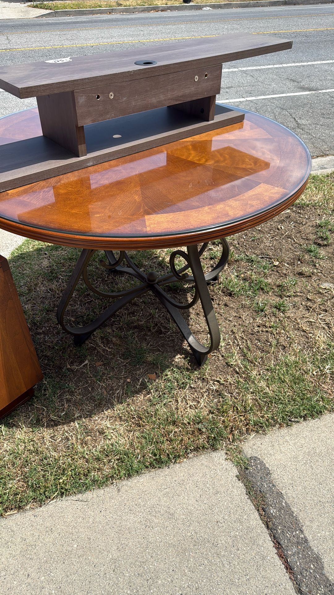 Round Table