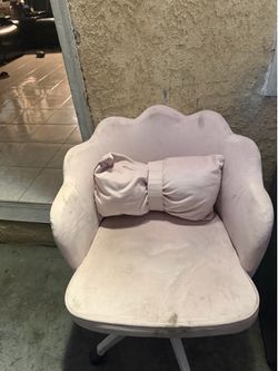 Light pink bow chair