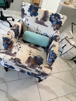 Accent table