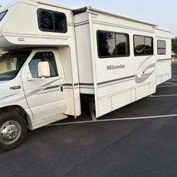 2004 Ford Winnebago