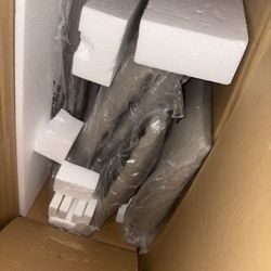 Brand new 5 piece dining very nice 