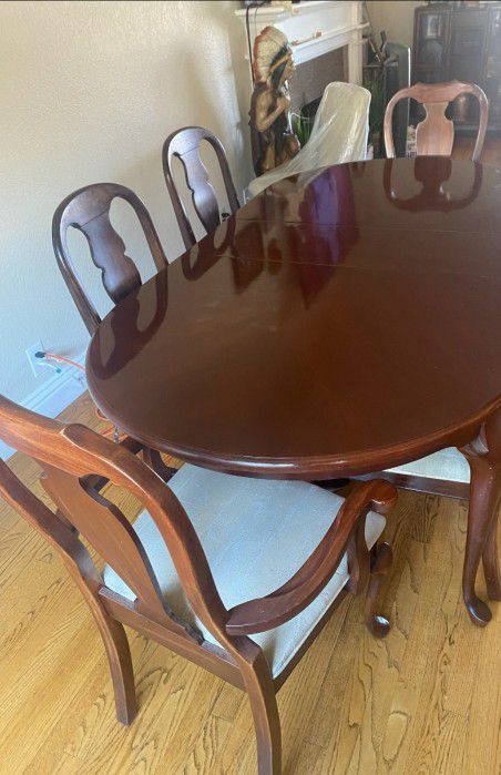 Cherry Wood Dining Table , Chairs & Removable Extension Leaf