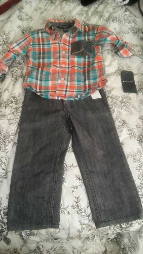 Baby boy out fit 2t..nwt