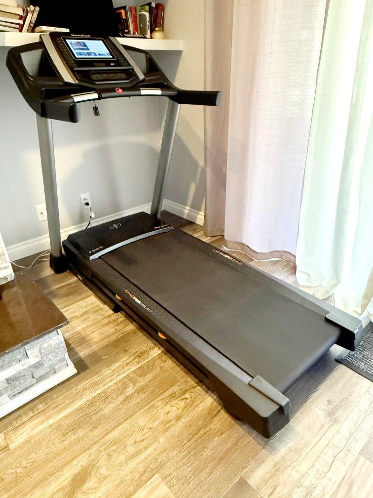 NordicTrack T6.5si w/ 10” Touchscreen – Like New – Assembled – $750 OBO