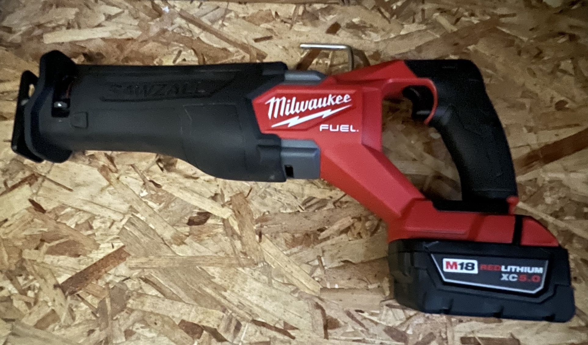 Milwaukee M18 FUEL 2821-20 Sawzall Reciprocating Saw + XC5.0 Battery Combo!