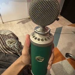 BLUE KIWI CONDENSER MICROPHONE