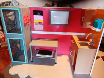 Toy- Our Generation healthy paws vet clinic playset