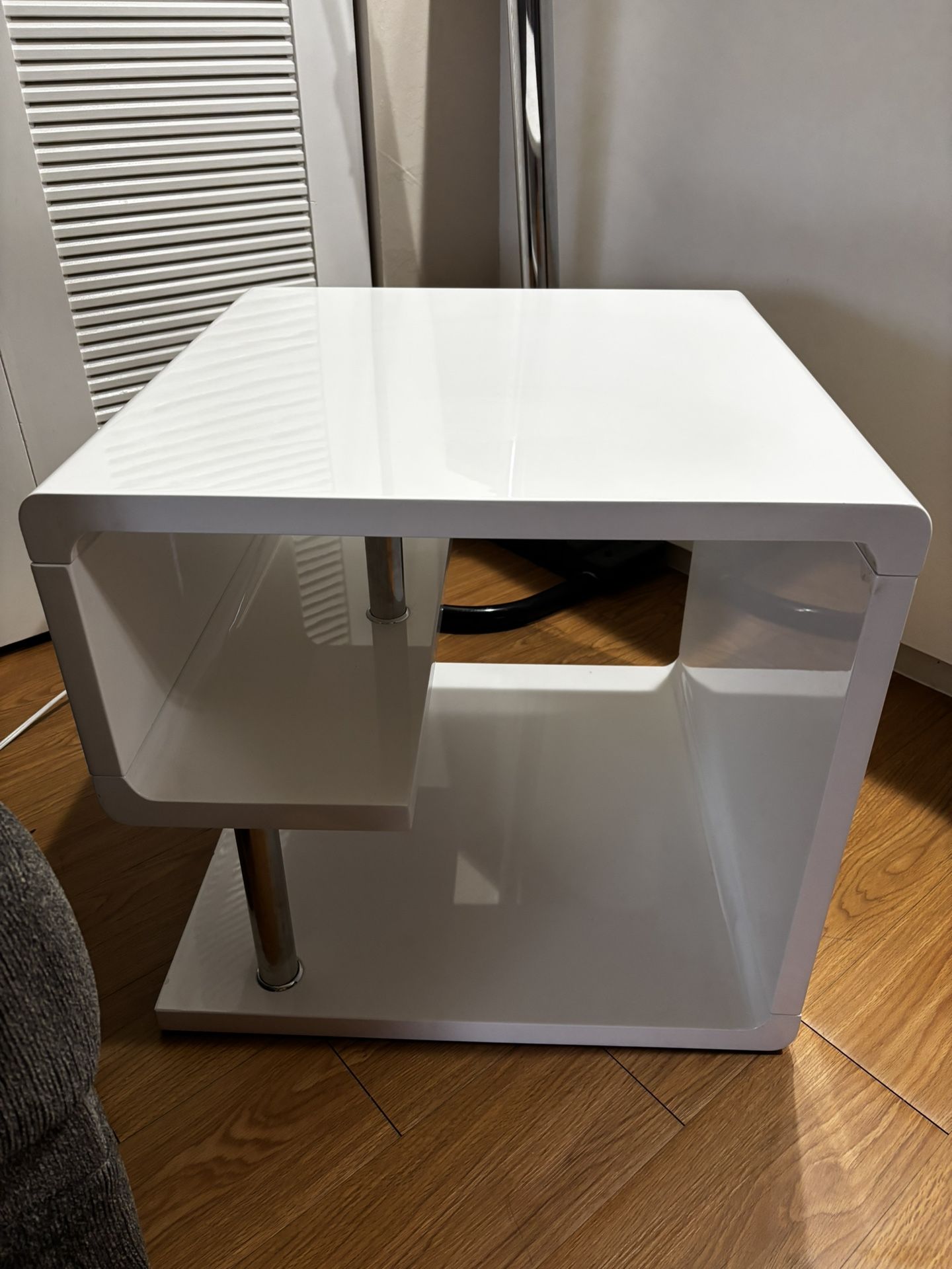 Benjara Benzara Contemporary Style End Table, White