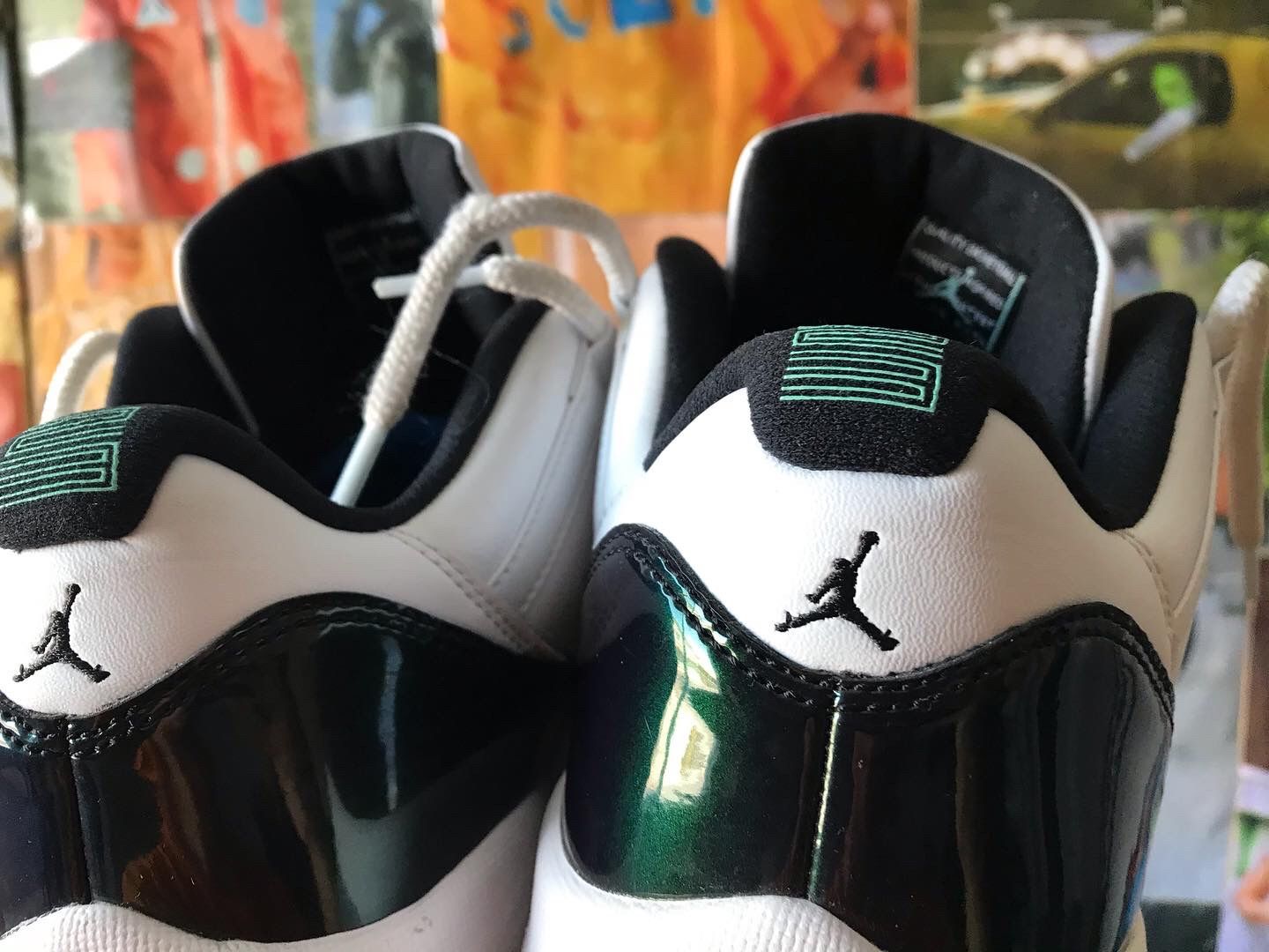 air jordan 11 emerald low