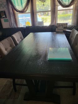 Dining room table and 4 chairs