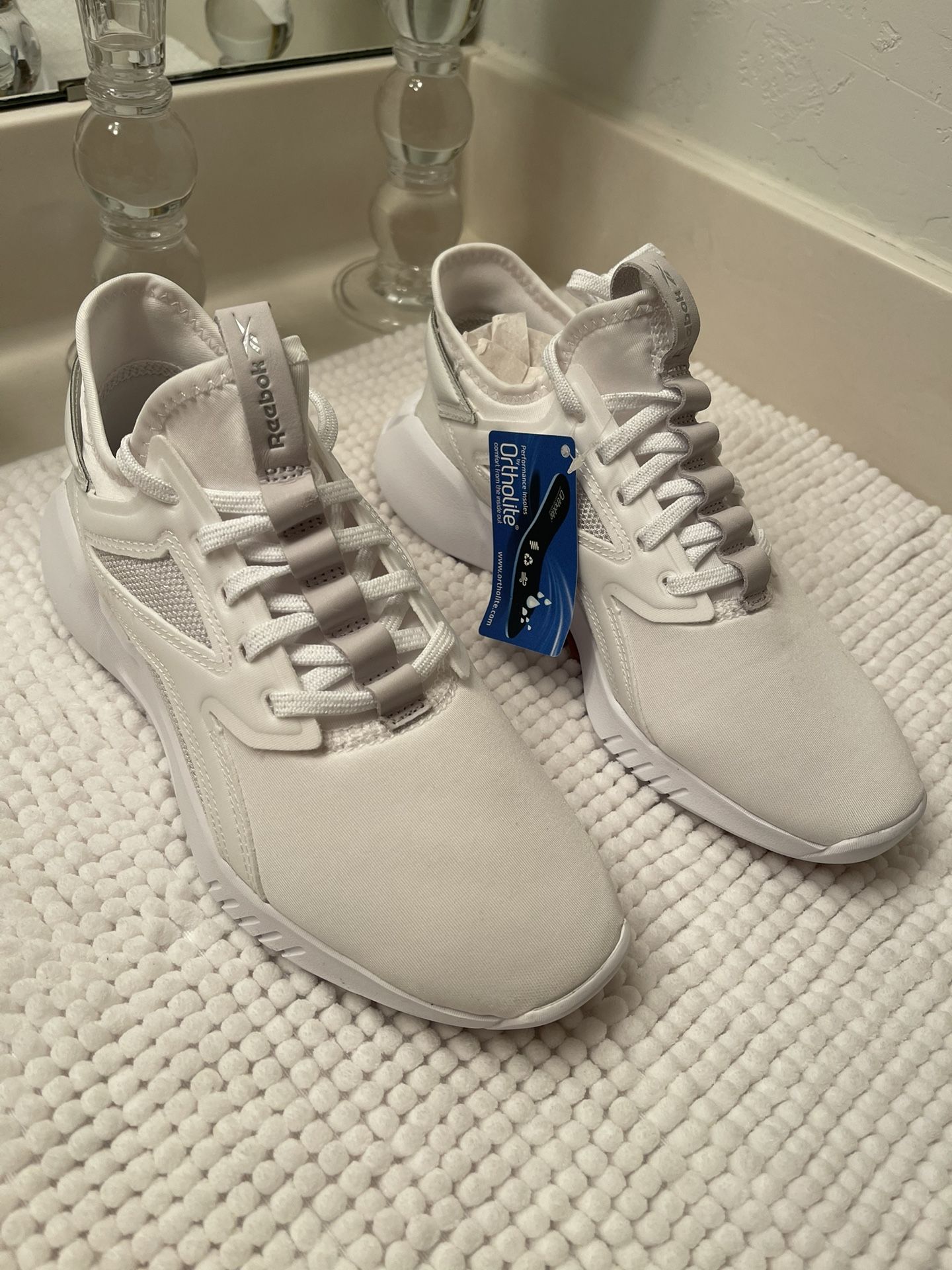 Reebok woman’s shoes (Size7)