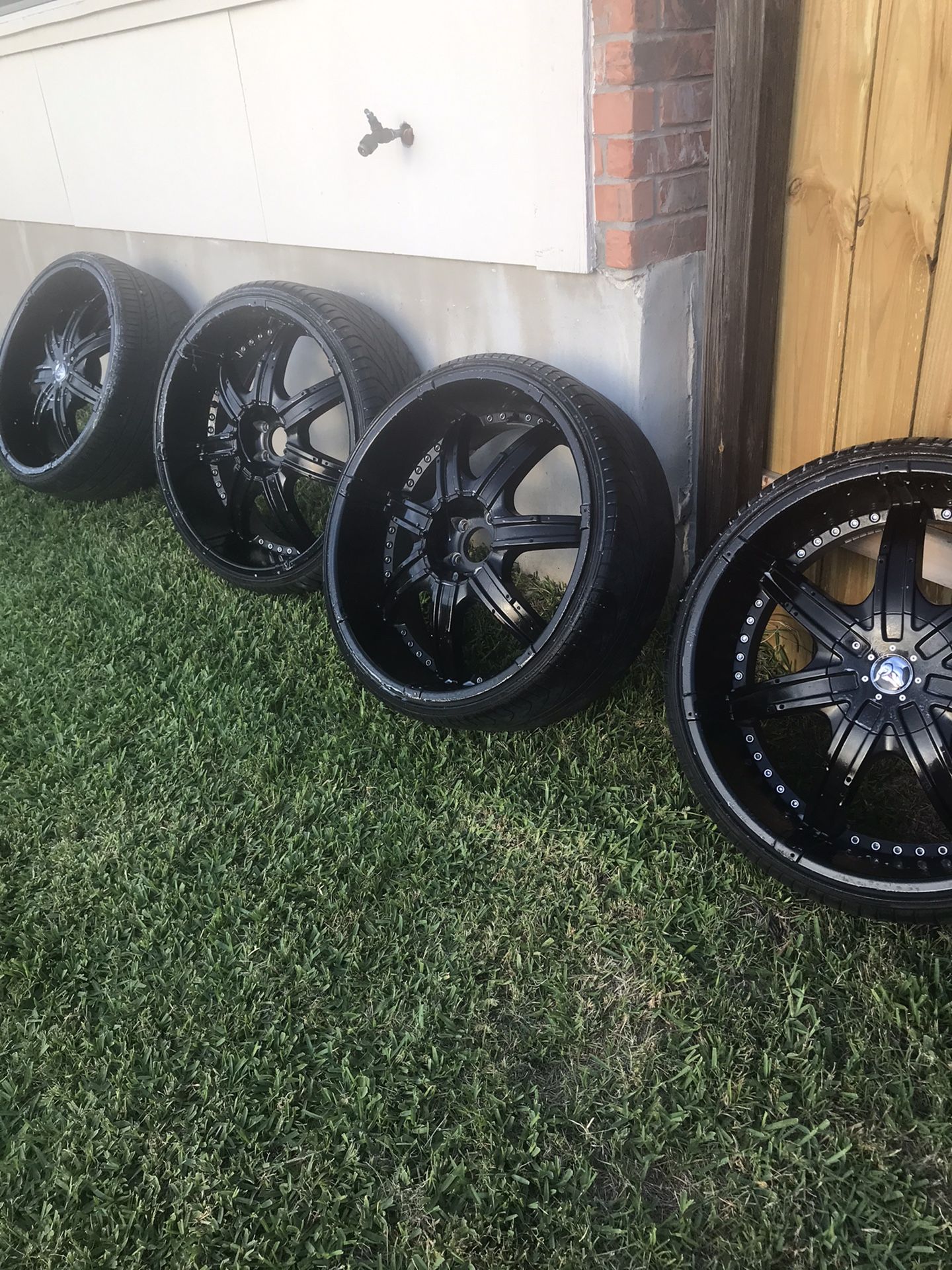 24 inch tires and rims 5 lug for Sale in Killeen, TX OfferUp