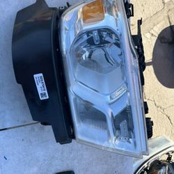 Dodge Ram 1500 Right Headlight Oem