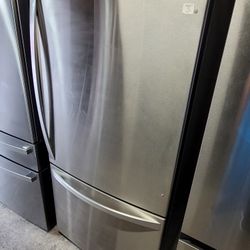 Kenmore 33" Wide Apartment Size Stainless Steel Bottom Freezer Refrigerator 