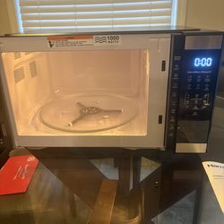 Brand New - Never Used Hamilton Beach 1.1 Cu Ft Countertop Microwave Oven, Stainless Steel