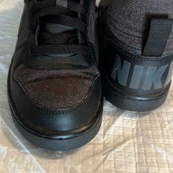 NIKE  Big Kids Size 4.5