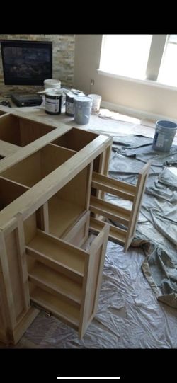 Custom Cabinets / Carpinteria Interior