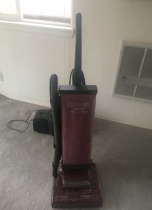 Working Hoover Elite Energy Efficient vacuum for Sale in Renton, WA