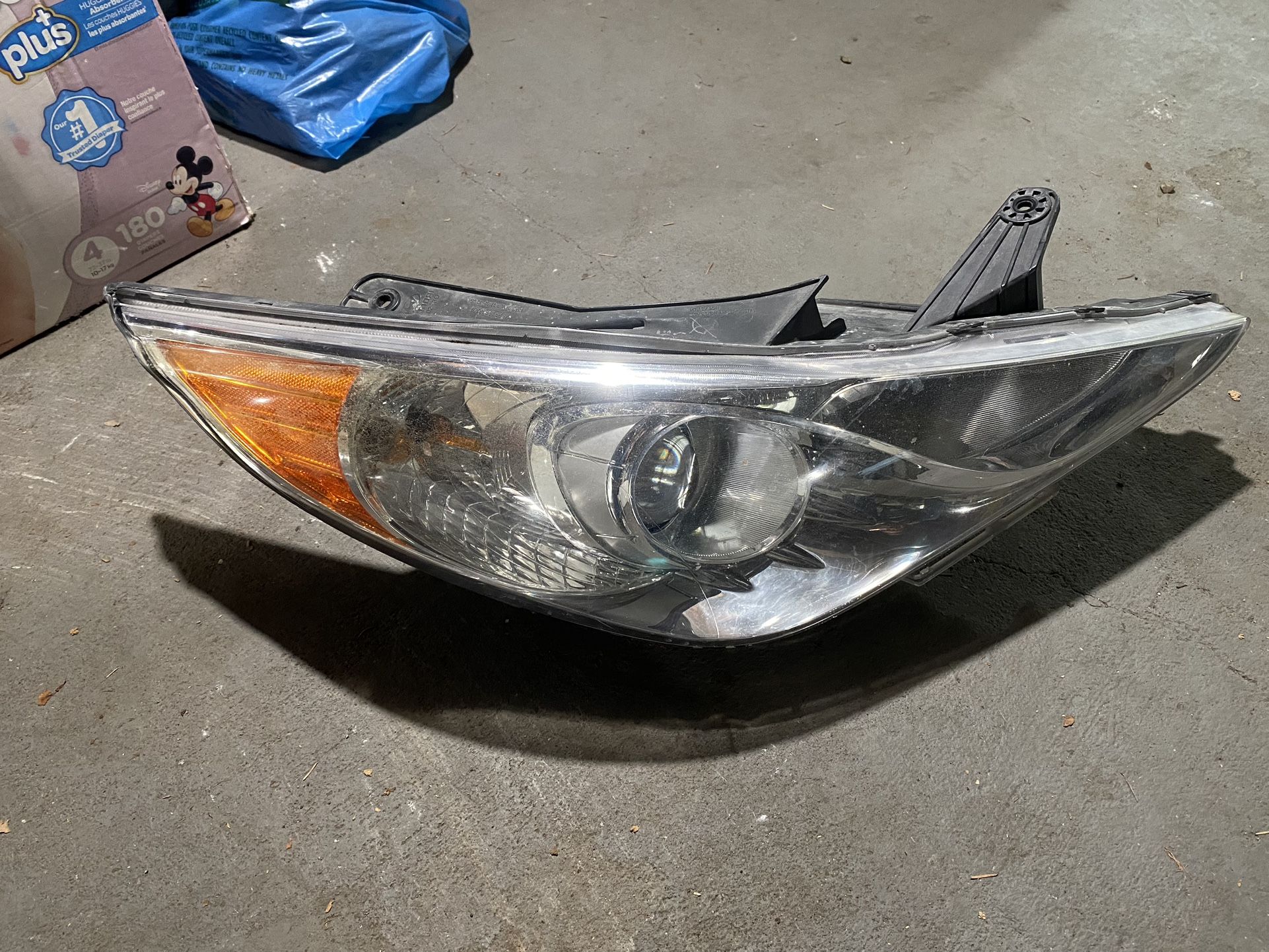 2011-2014 Hyundai Sonata - Passenger Side Headlight