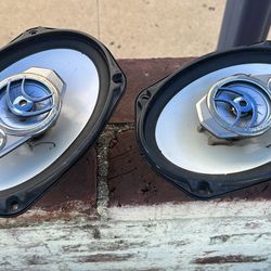 2 6x9 Pioneer Speakers