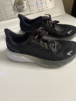 Tennis shoes