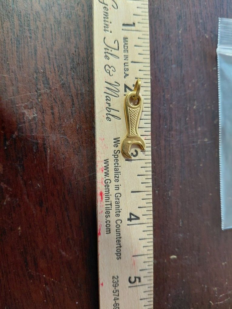 18K Gold Wrench ,acid Tested To 18k 2.3 Gr.