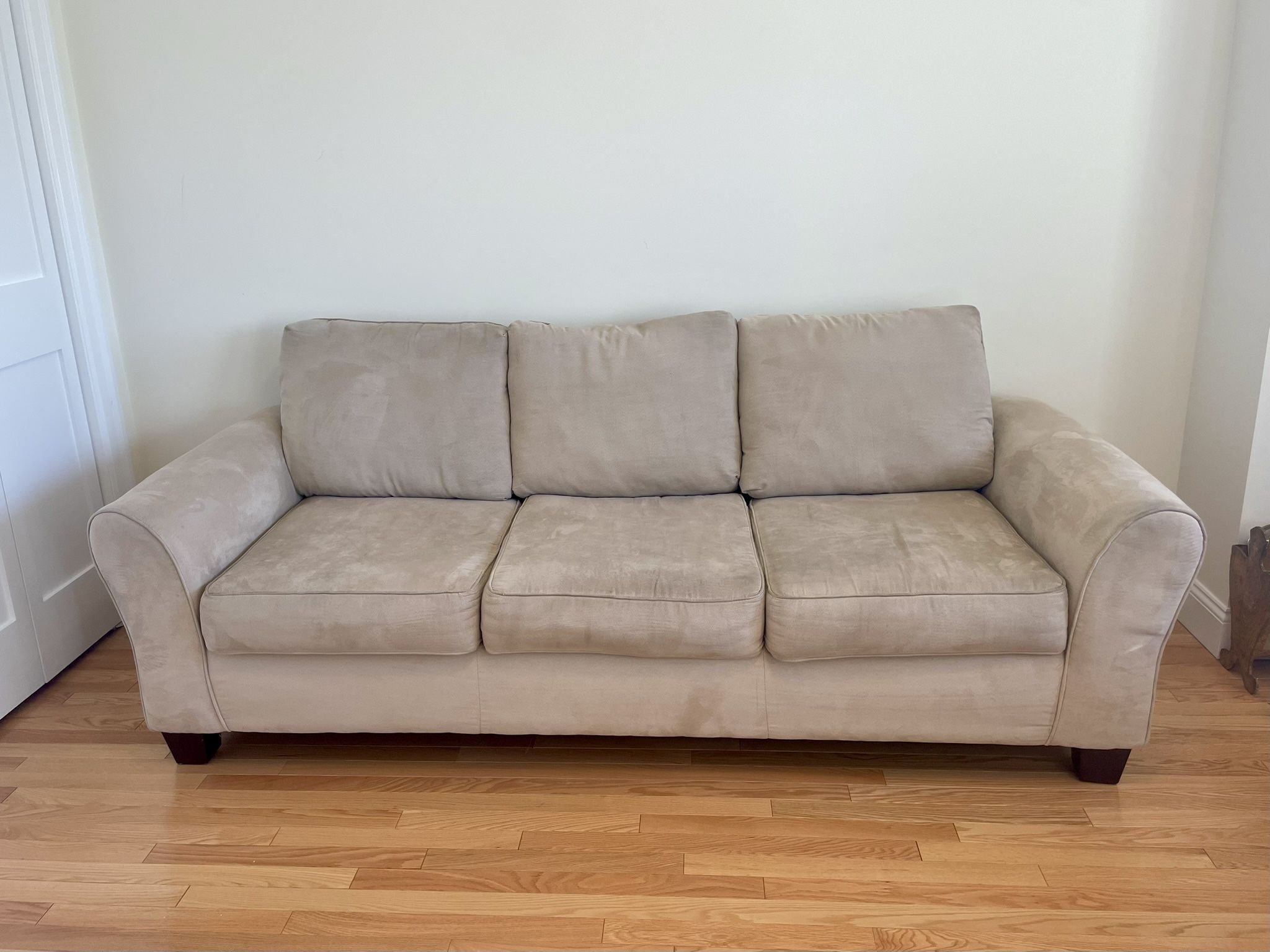 Comfy beige sofa - 85β ποΈβ¨