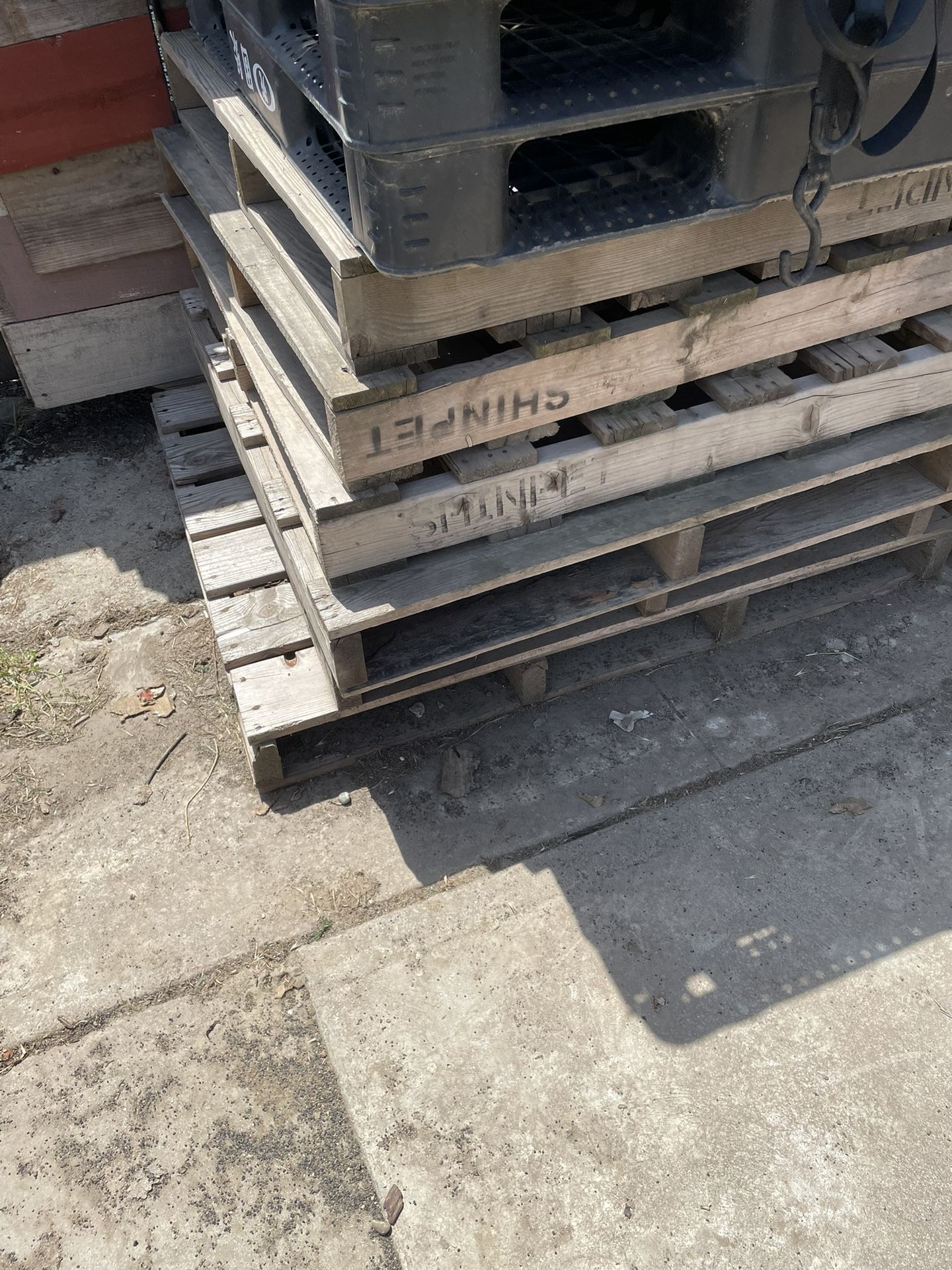 Wood Pallets Plastic Pallets And Fence Boards for Sale in Modesto, CA