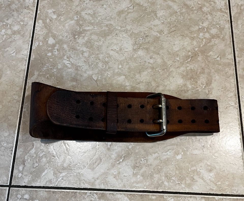 REAL LEATHER Power Lifting Belt Size 32-36…MB 4-M… In Good Condition…$25