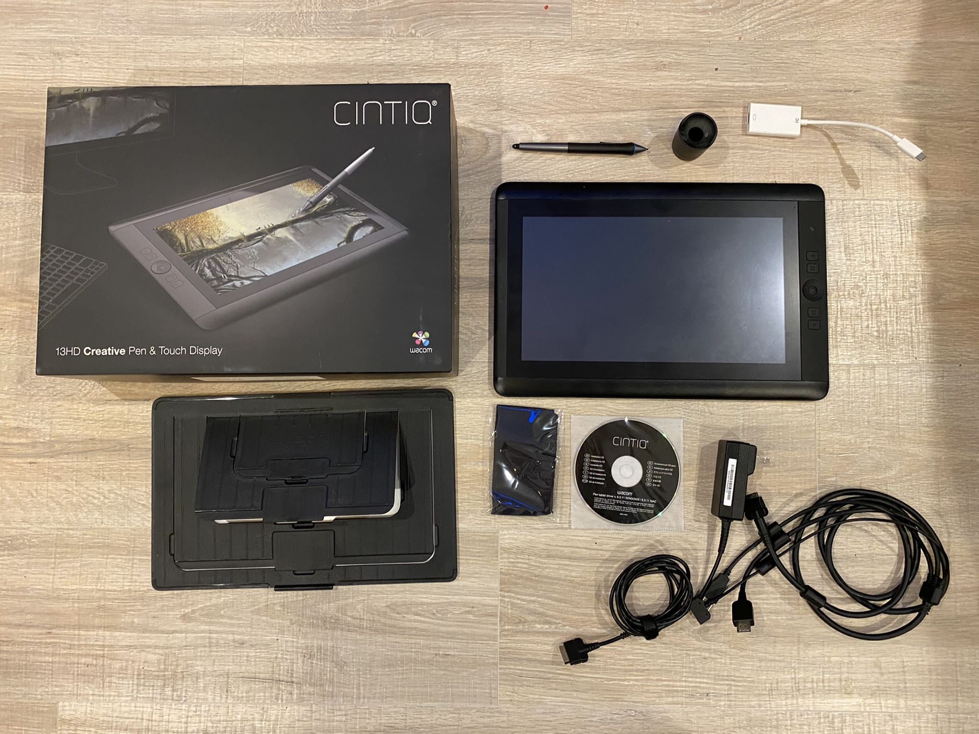 Cintiq 13 HD Creative Pen & Touch Display Wacom Tablet w/ Accessories