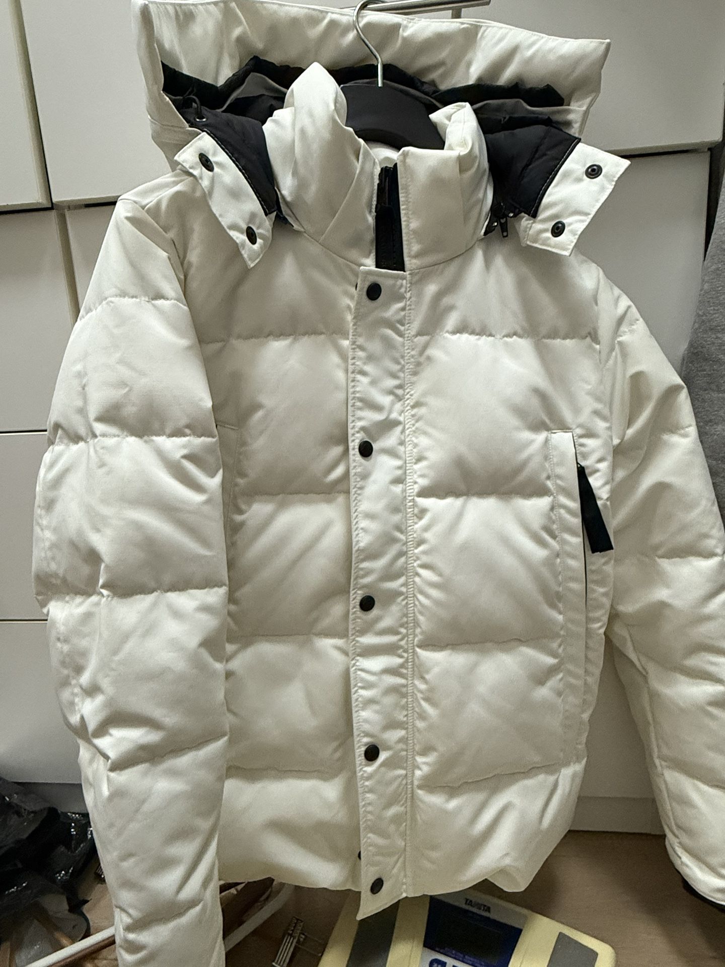 Size Medium-Canada Goose Wyndham Parka Black Label