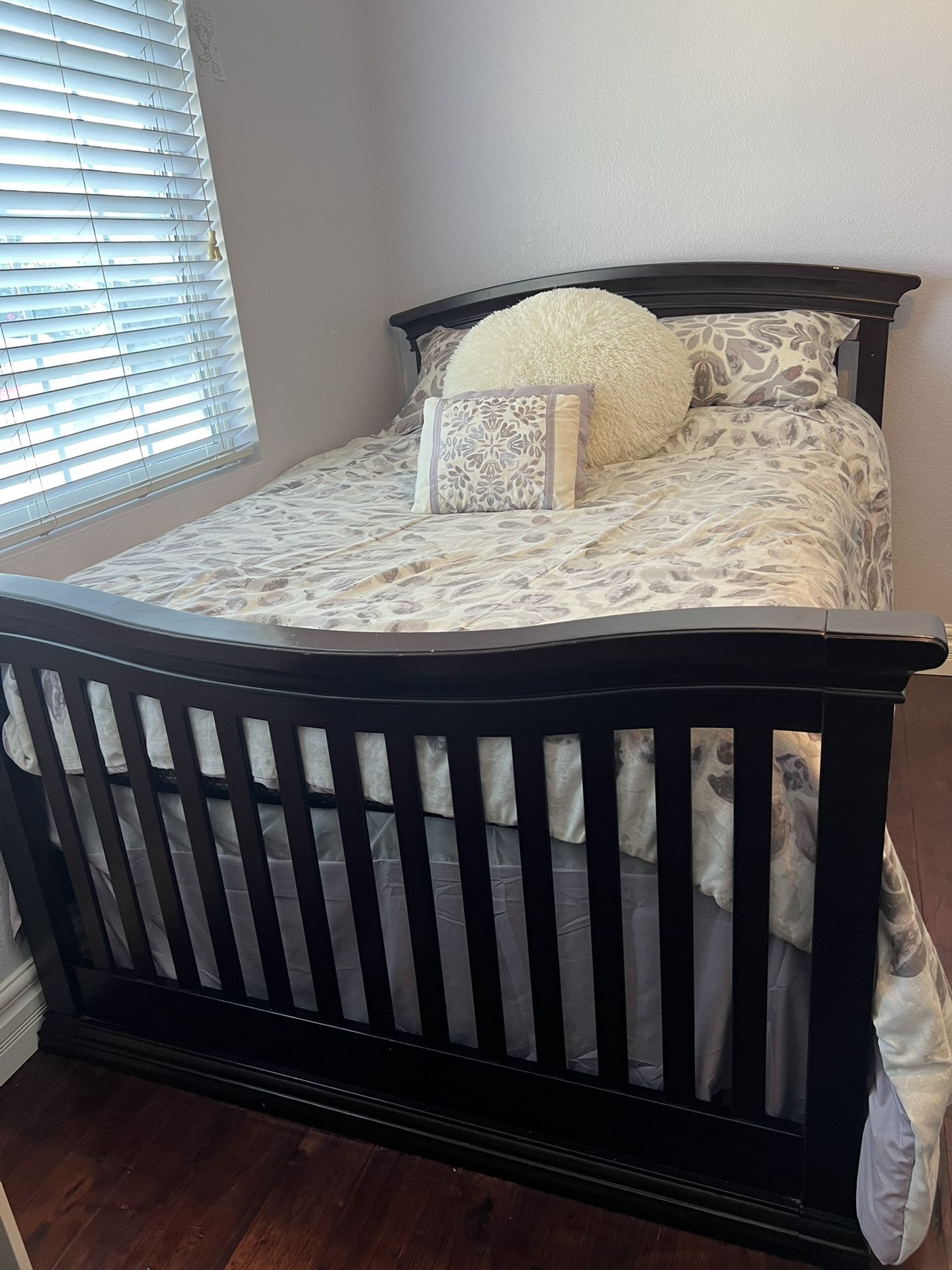 Queen Bedroom Set