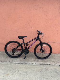 Mongoose mountain bike 24 inches tires good condition ready to ride
