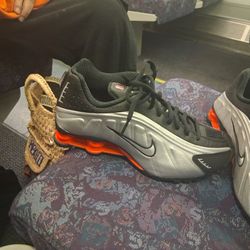 7 1/2 Woman's Nike Shock