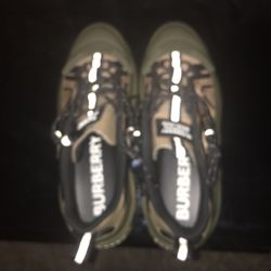 Sz 43 BurBerry Arthur LowTop Shoes