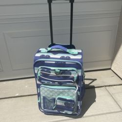 toddler luggage Crckt Kids 18" Luggage Blue Heart multiple compartments wheels adjustable handle