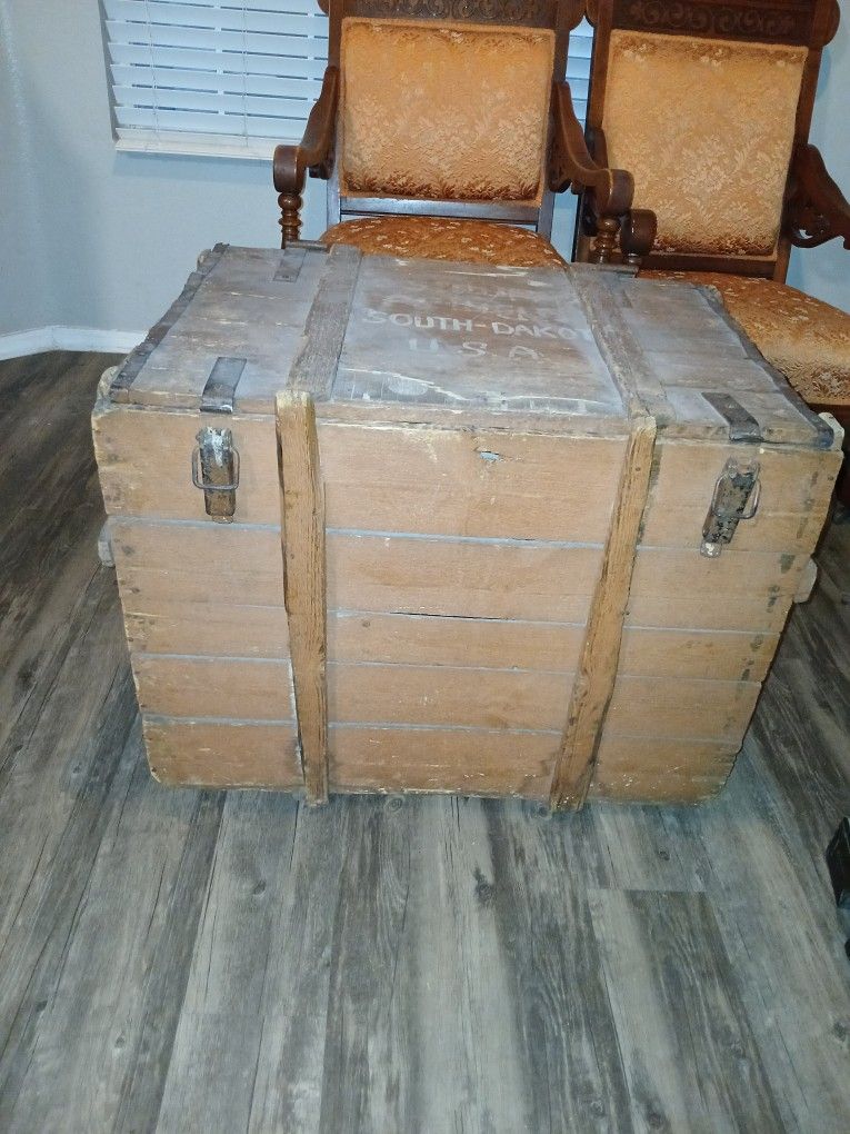 Antique Wood Shipping Crate South Dakota USA With Brass Fittings & Latches