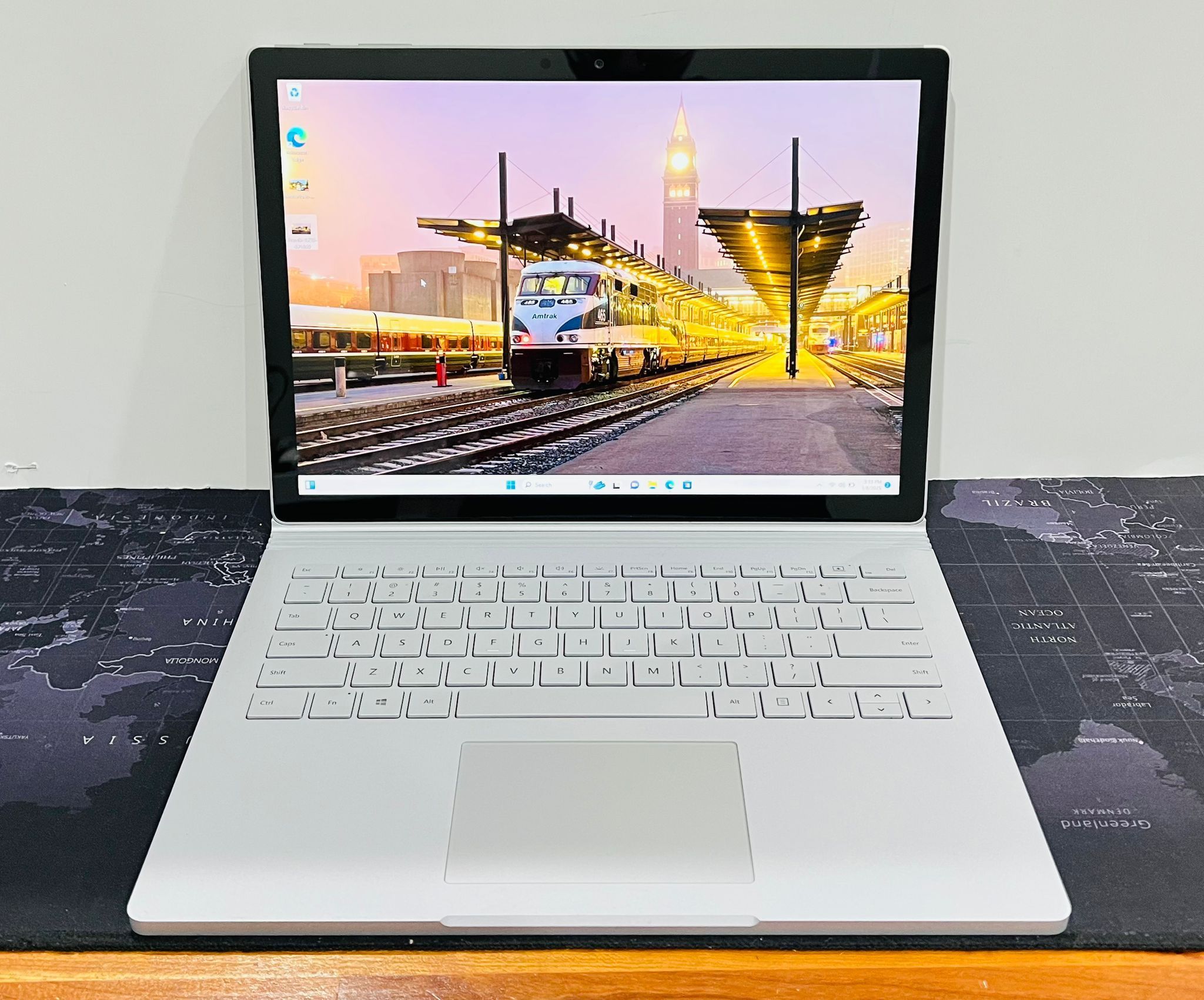Microsoft Surface BOOK 2 i7-8650u 8GGB 256GB Nvidia GTX 1050 2GB VRAM