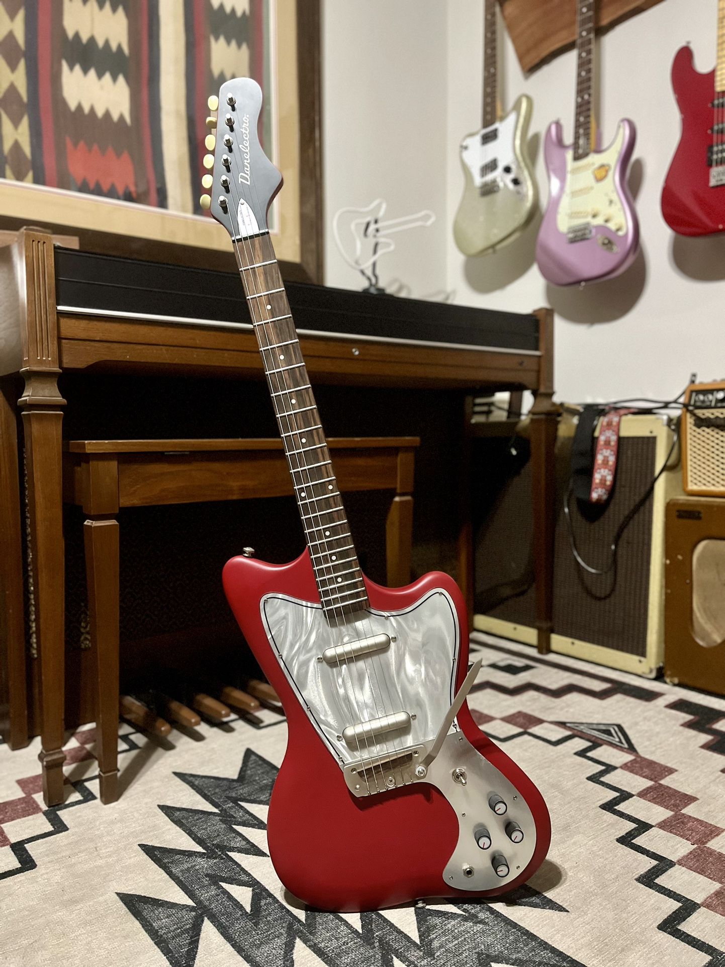 Vintage Reissue 2008 Danelectro Dead On 67 Electric Guitar