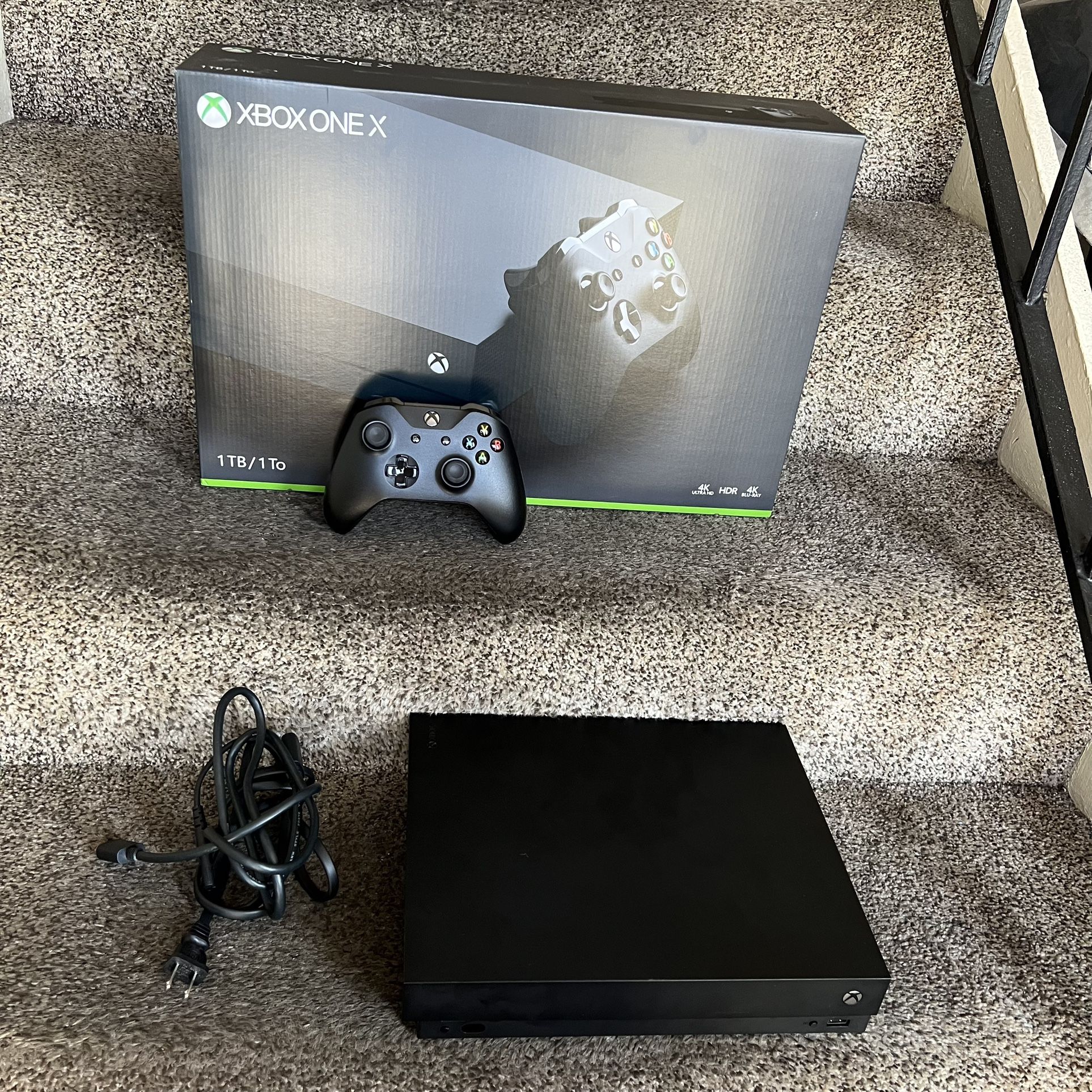 Xbox one x 1tb complete with box 