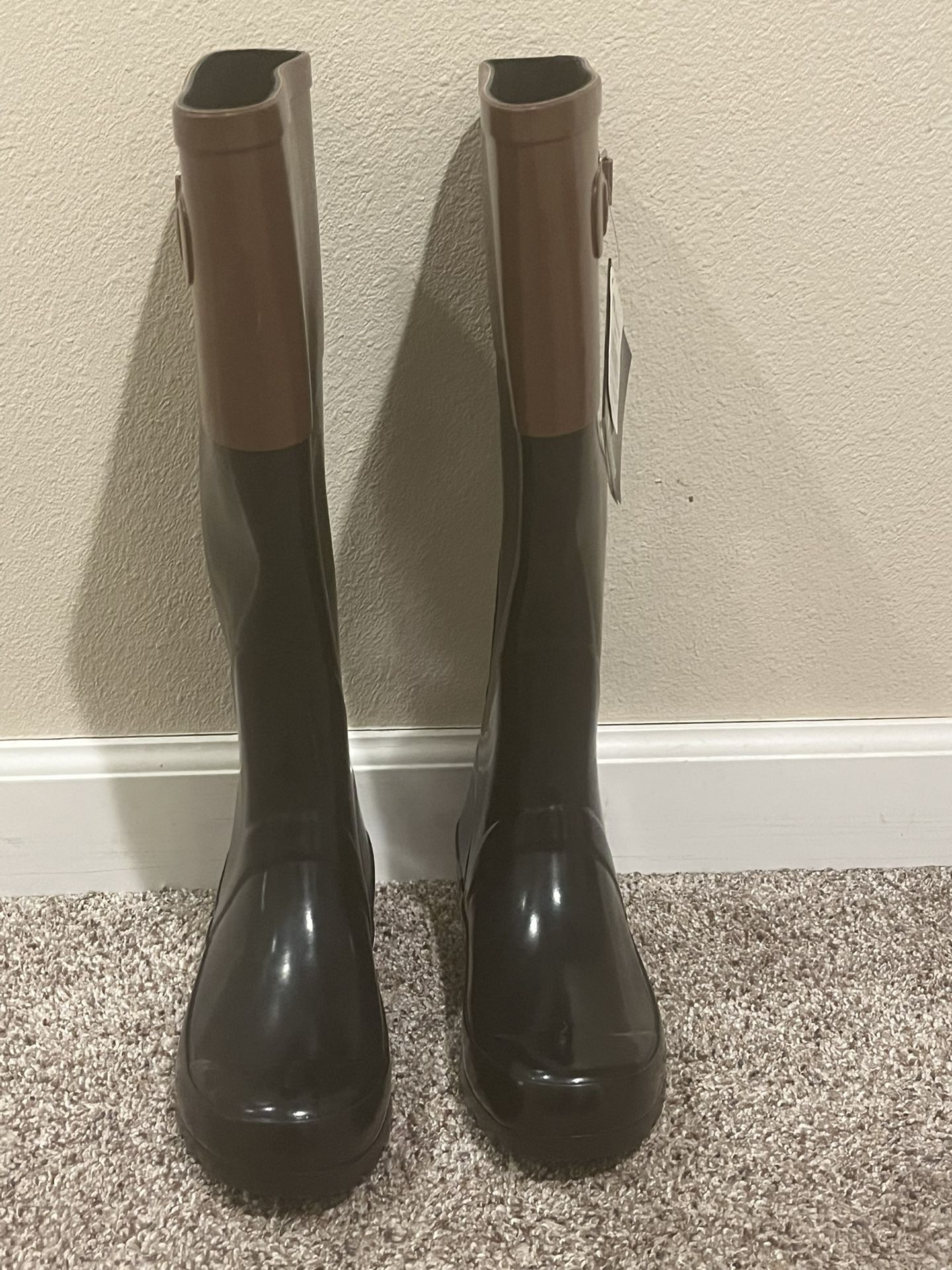 Women’s Oakiwear Rain Boots Size 5