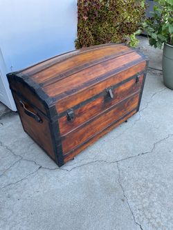 Late 19th Century American Dome-Top Steamer Trunk